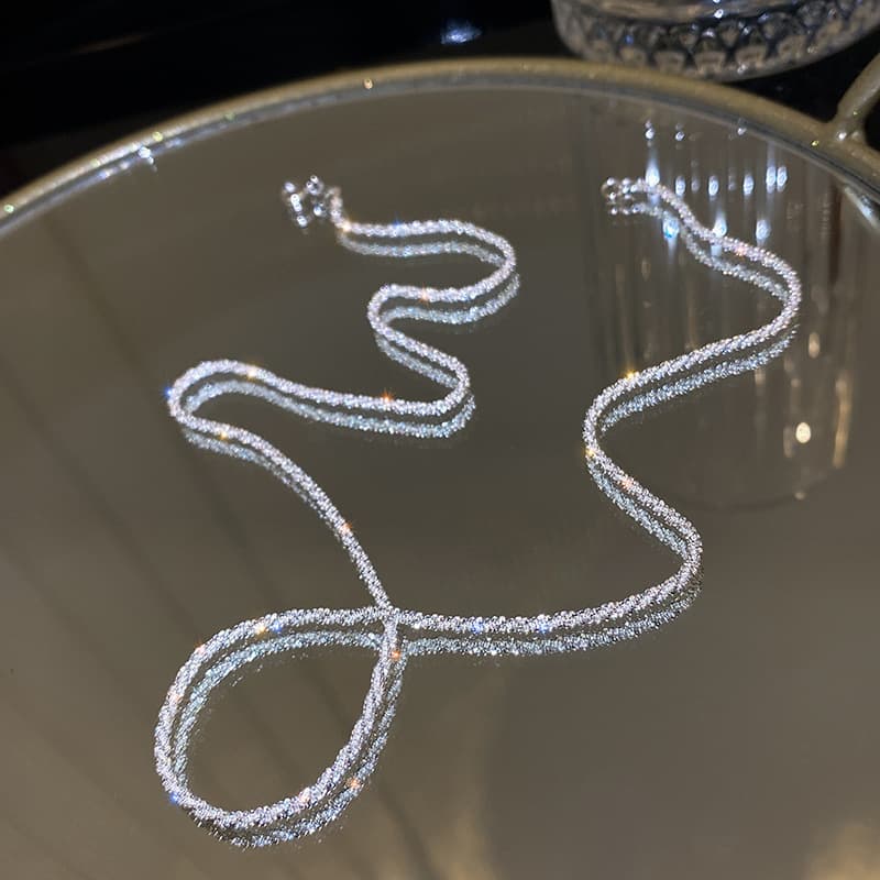 華奢な輝き細身ネックレスチェーン