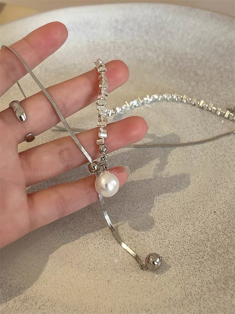 伸縮式真珠ネックレスチェーン 鎖骨ライン上品デザイン