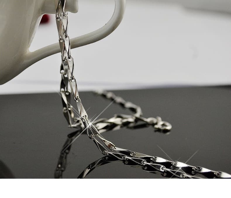 ネックレスチェーン 繊細なツイストカットチェーン