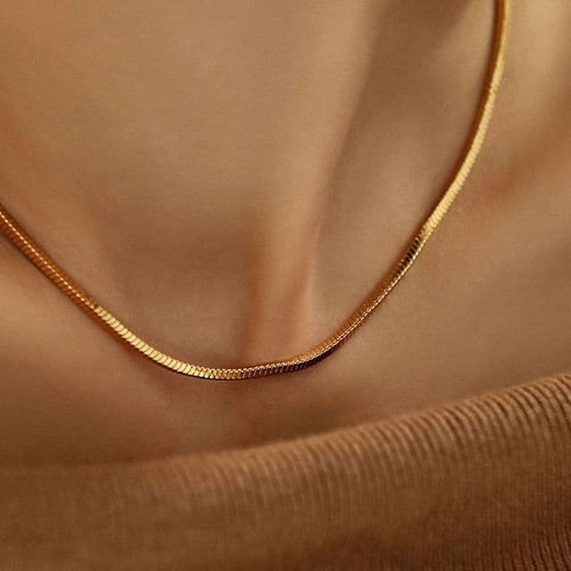 ネックレスチェーン 洗練された細身蛇行チェーン