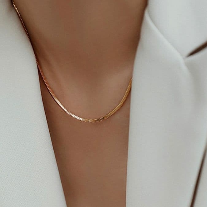 ネックレスチェーン 洗練された細身蛇行チェーン