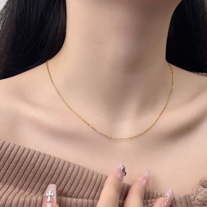 ネックレスチェーン 繊細な首元を演出する極細ネックレスチェーン