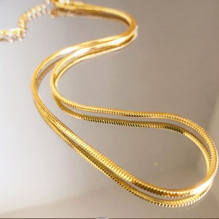 ネックレスチェーン 洗練された蛇行チェーン