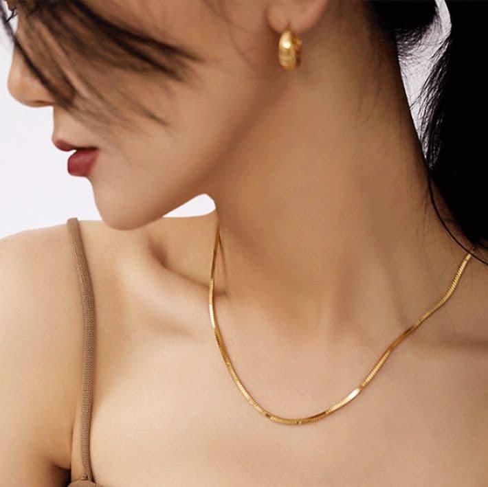 ネックレスチェーン 洗練された蛇行チェーン