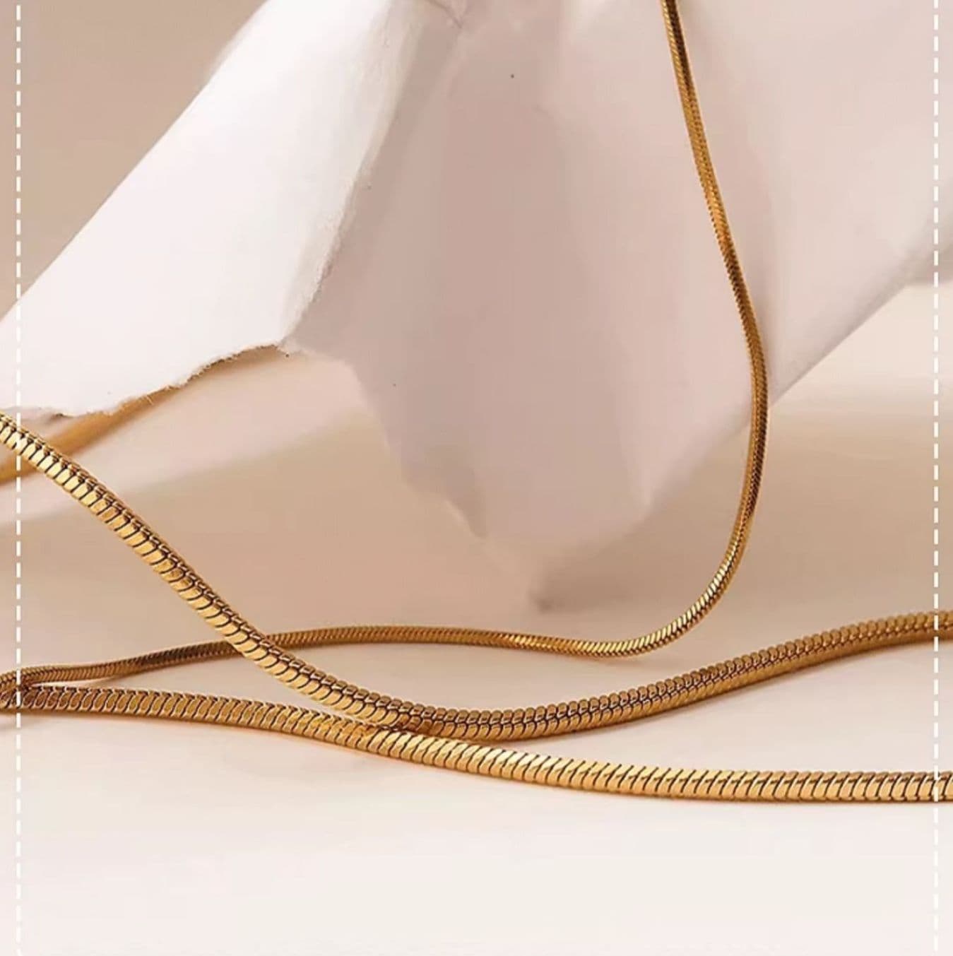 ネックレスチェーン 洗練された蛇行チェーン