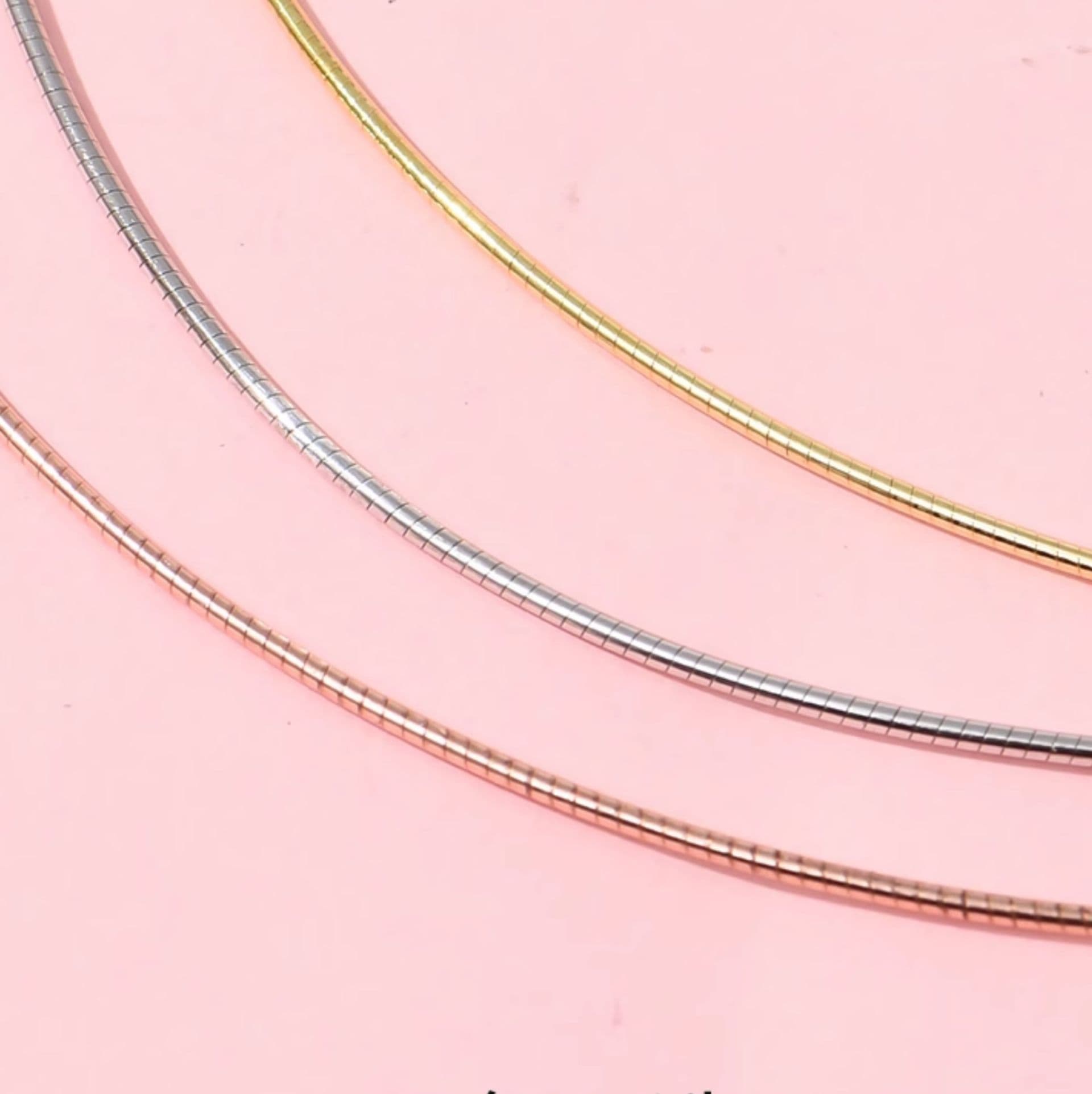 ネックレスチェーン 繊細蛇行スネークチェーン