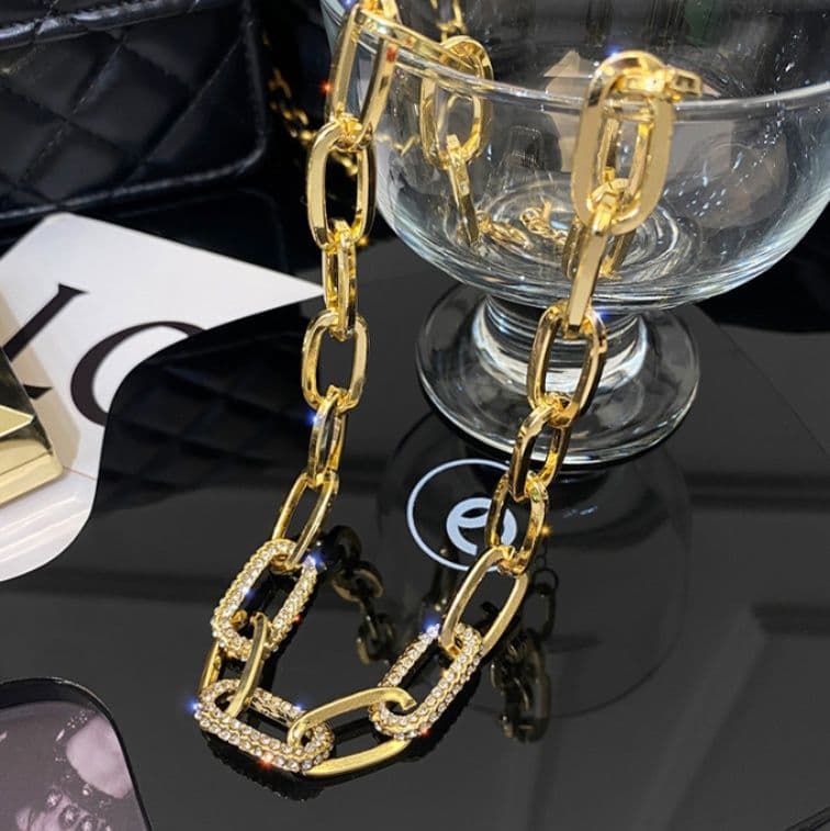 ネックレスチェーン 煌めき輝くチェーンリンクの首飾り