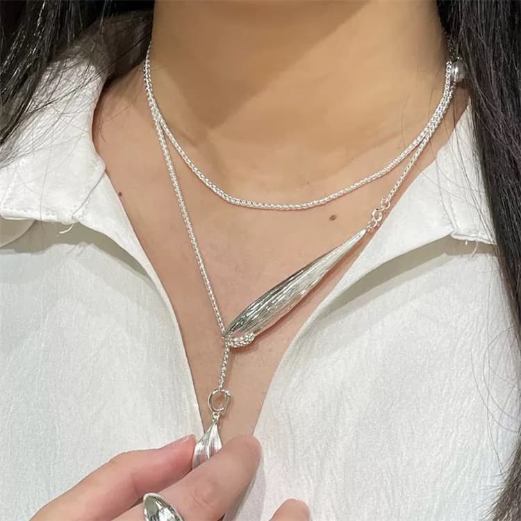 ネックレスチェーン 葉っぱモチーフ二連ネックレス長さ調節可能