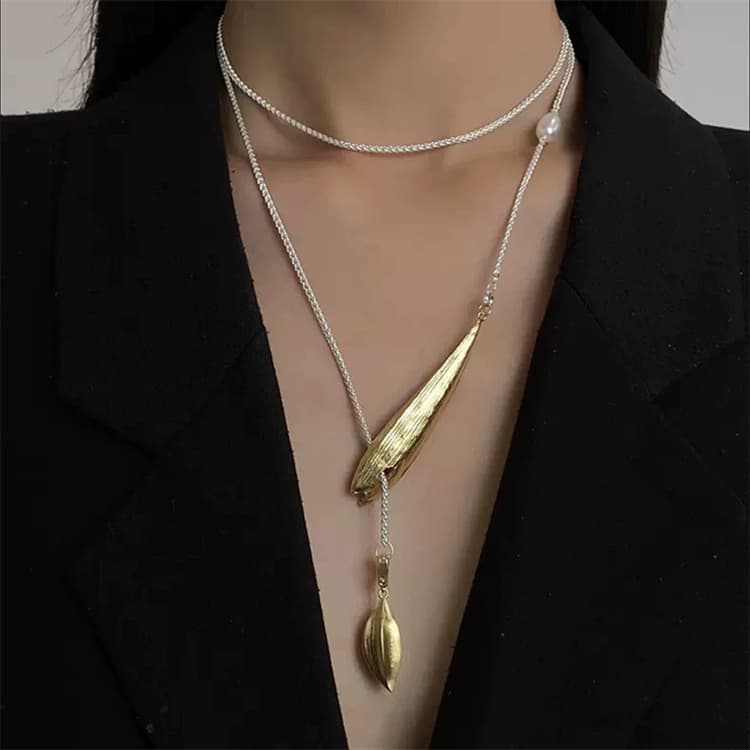 ネックレスチェーン 葉っぱモチーフ二連ネックレス長さ調節可能