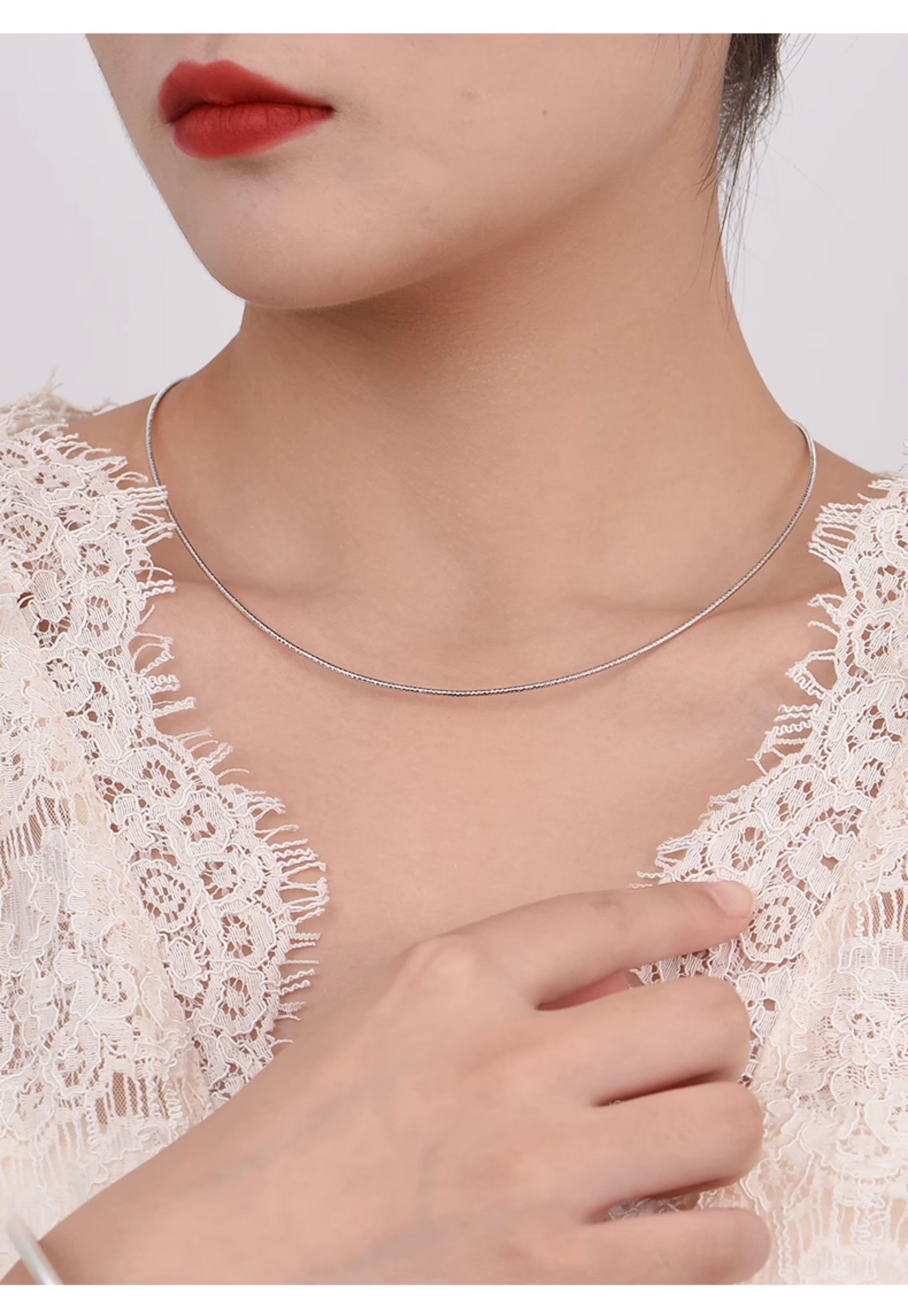 ネックレスチェーン 繊細蛇行スネークチェーン