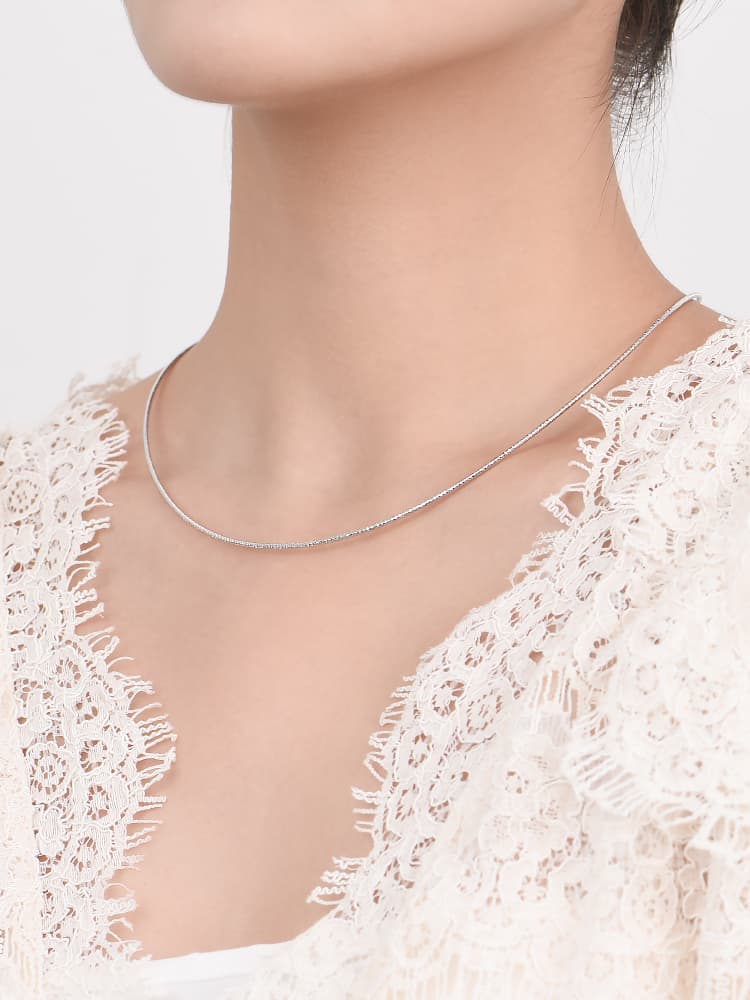 ネックレスチェーン 繊細蛇行スネークチェーン