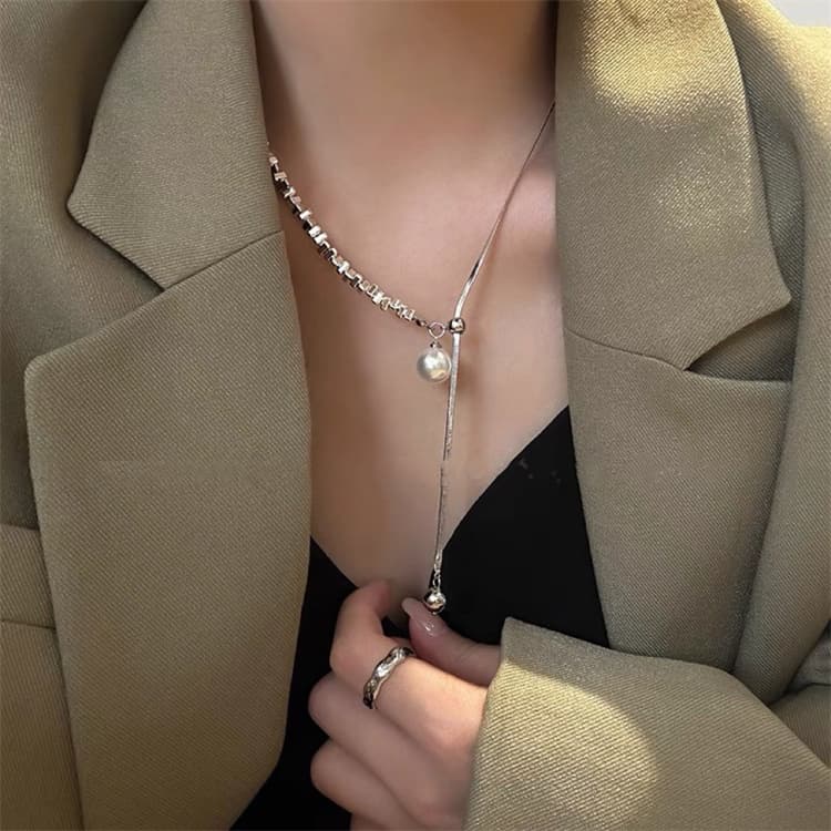 伸縮式真珠ネックレスチェーン 鎖骨ライン上品デザイン