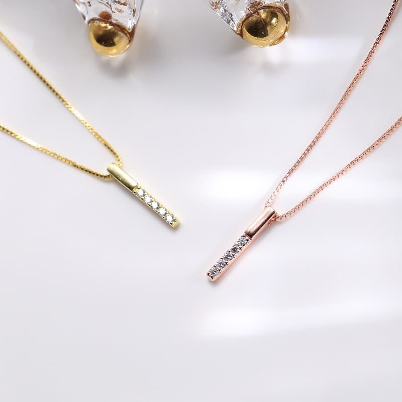 煌めく石付きシルバーネックレスチェーン レディース