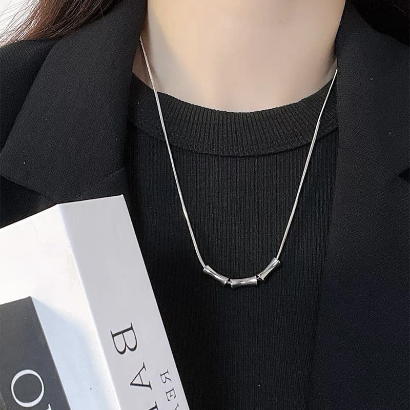 ネックレスチェーン 洗練筒型パーツ入りチェーン