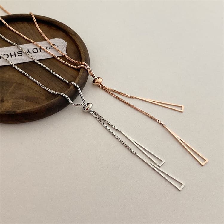 ネックレスチェーン ロング幾何学ゴールドチェーンネックレス 三角タッセルペンダント 調節式