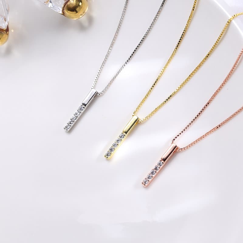 煌めく石付きシルバーネックレスチェーン レディース