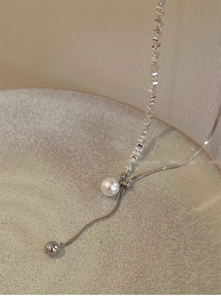 伸縮式真珠ネックレスチェーン 鎖骨ライン上品デザイン