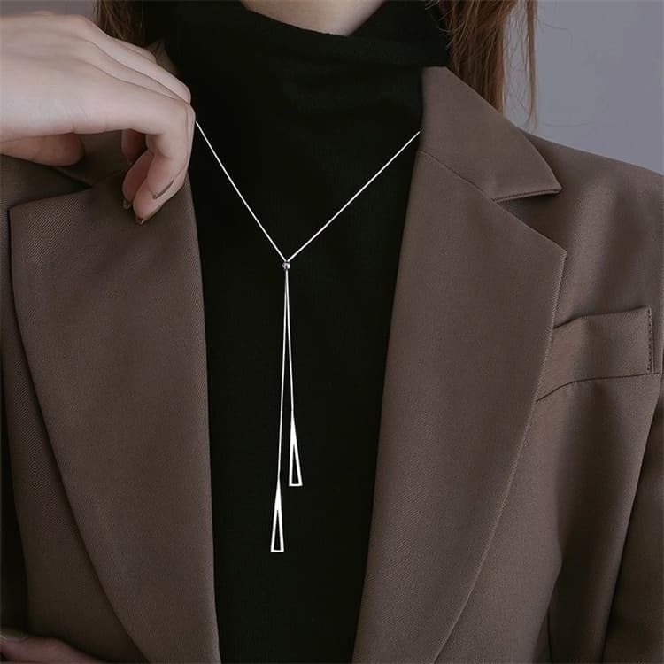 ネックレスチェーン ロング幾何学ゴールドチェーンネックレス 三角タッセルペンダント 調節式