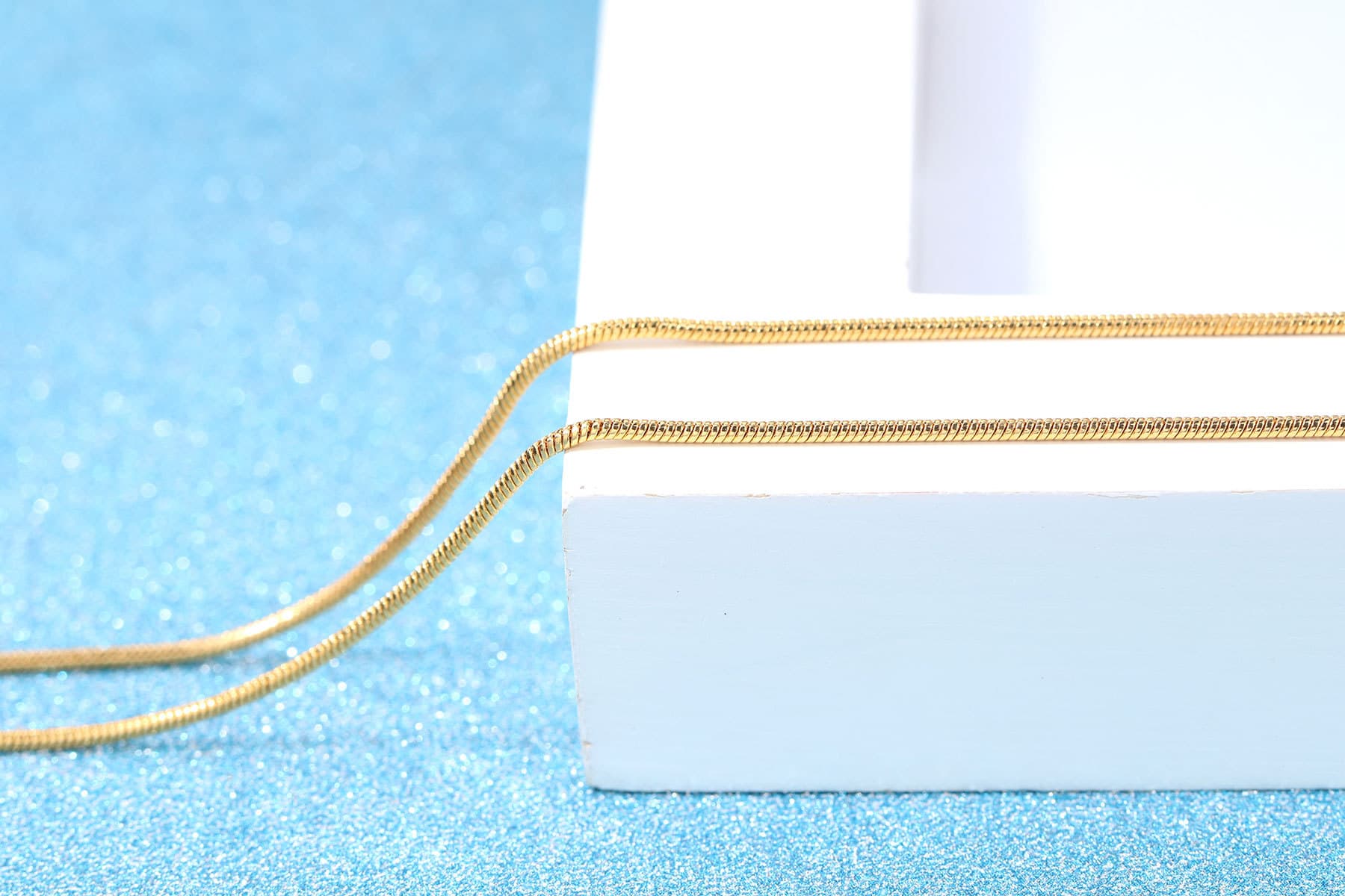 ネックレスチェーン 極細蛇行スネークチェーン