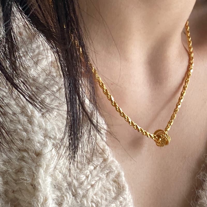 ネックレスチェーン 錆びにくい金色ツイストチェーンネックレス レディース首飾り　ゴールド