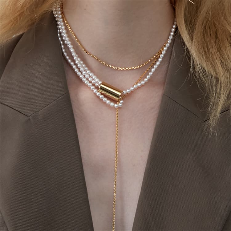 ネックレスチェーン 真珠とゴールドチェーンの重ね付けネックレス