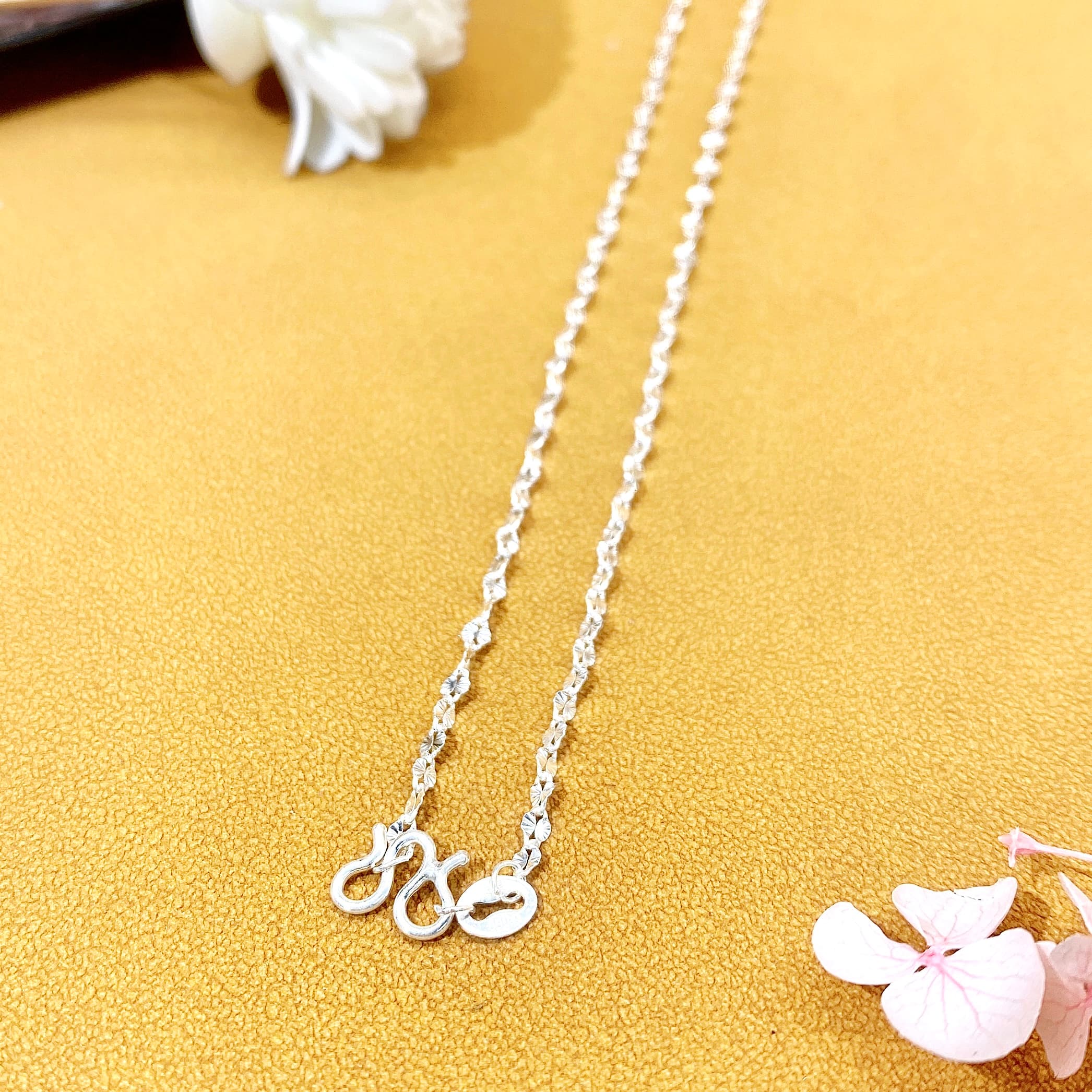 ネックレスチェーン 繊細な花模様チェーン