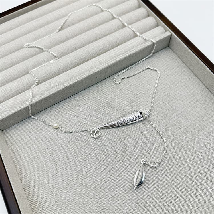 ネックレスチェーン 葉っぱモチーフ二連ネックレス長さ調節可能