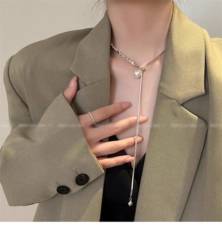 伸縮式真珠ネックレスチェーン 鎖骨ライン上品デザイン
