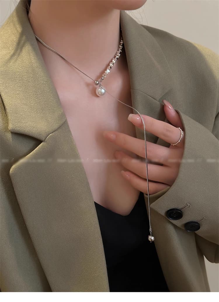 伸縮式真珠ネックレスチェーン 鎖骨ライン上品デザイン