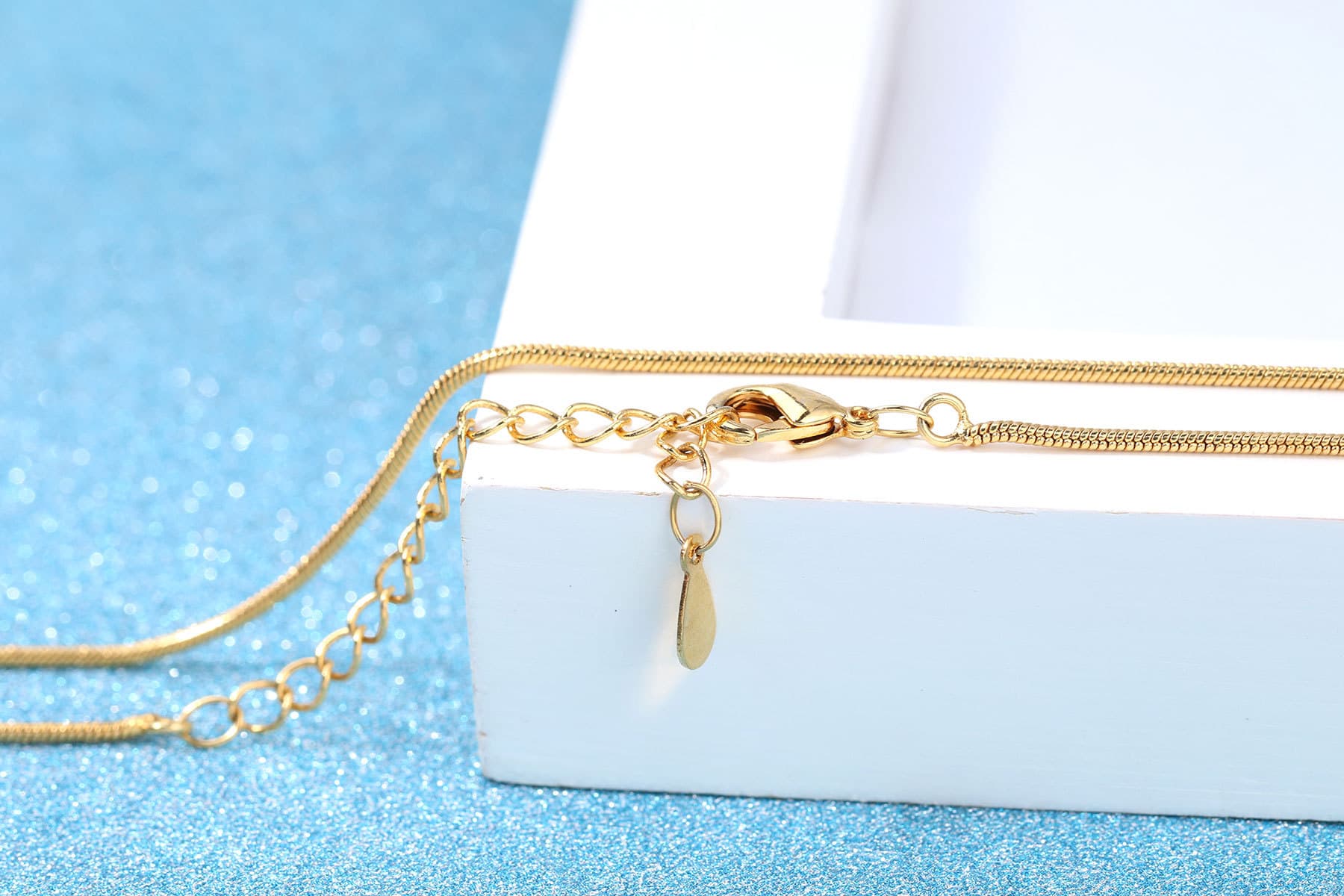 ネックレスチェーン 極細蛇行スネークチェーン