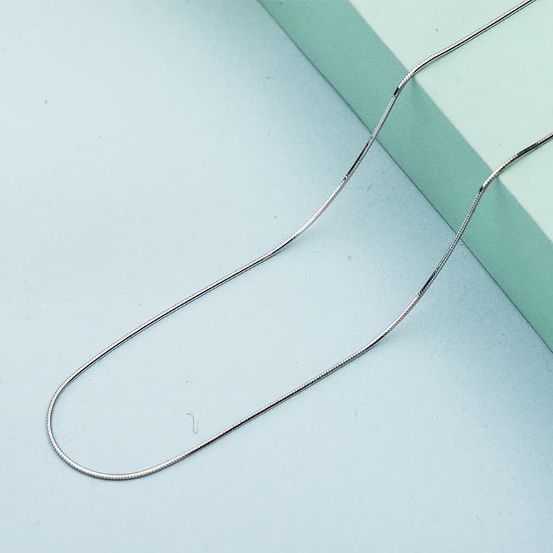 ネックレスチェーン 華奢な極細スネークチェーン