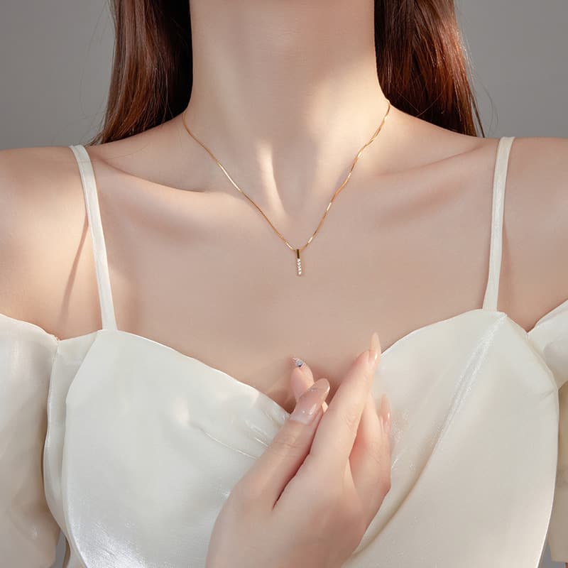 煌めく石付きシルバーネックレスチェーン レディース