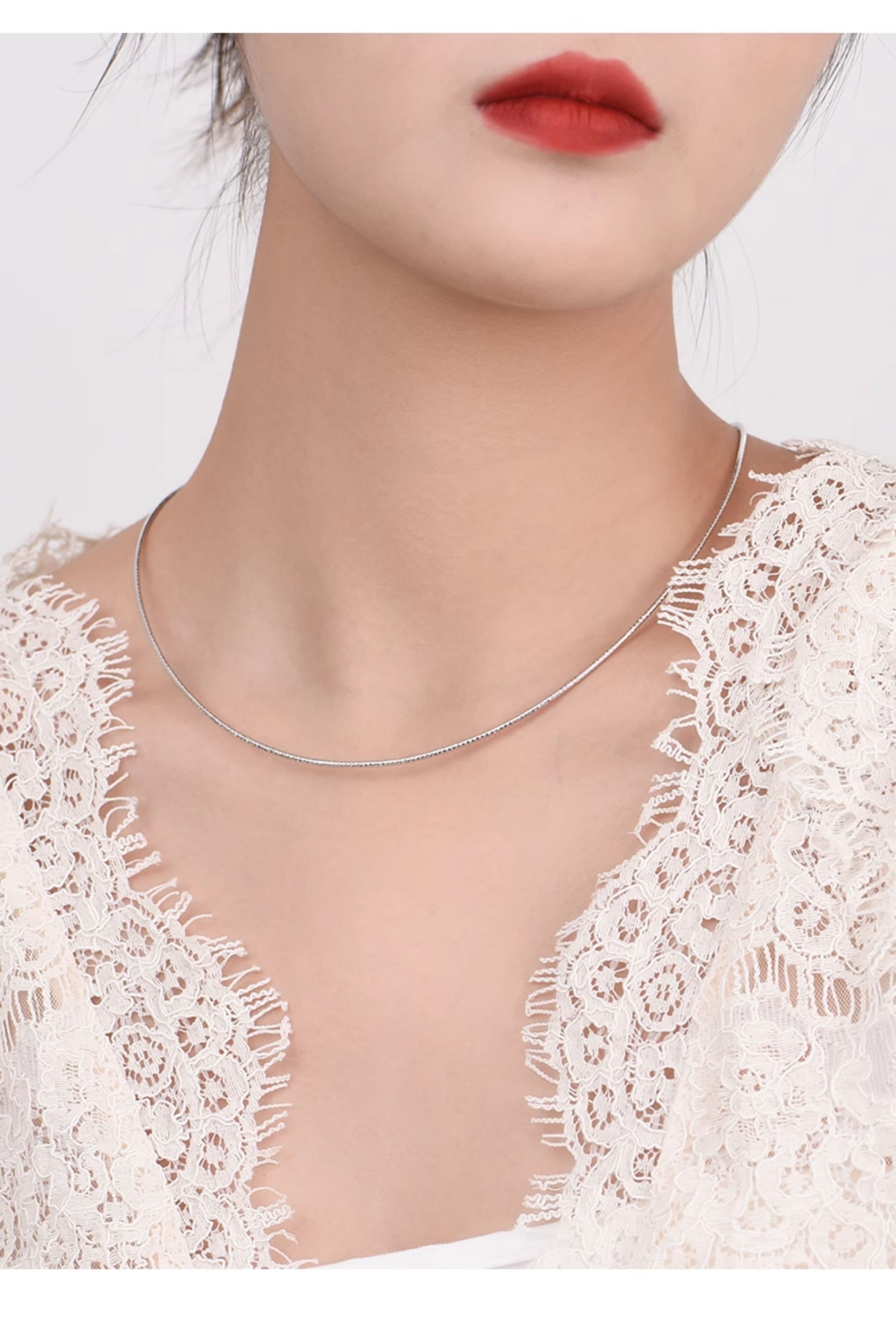 ネックレスチェーン 繊細蛇行スネークチェーン