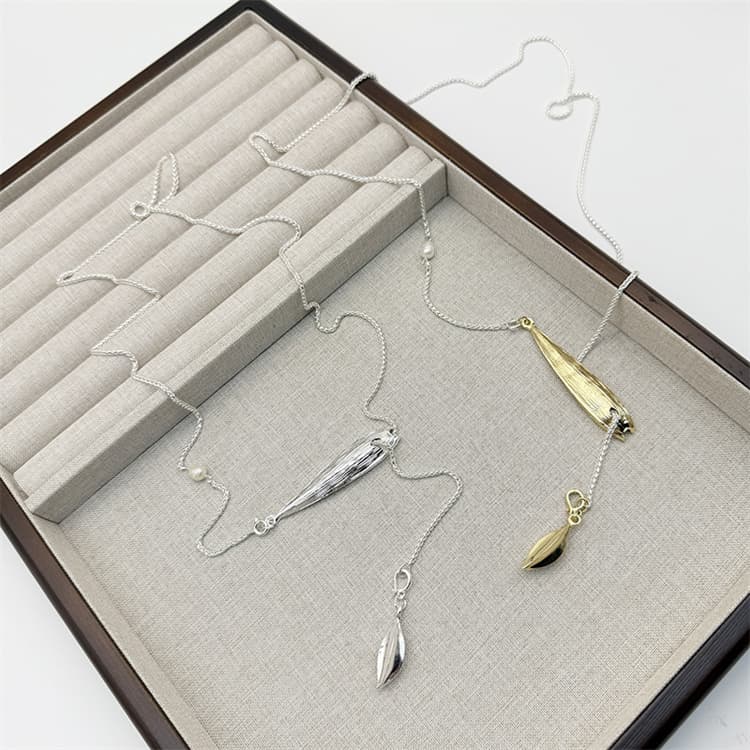 ネックレスチェーン 葉っぱモチーフ二連ネックレス長さ調節可能