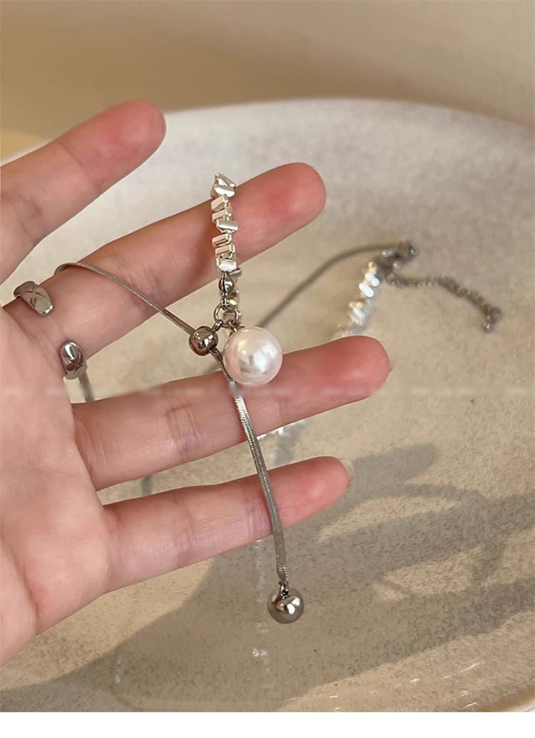 伸縮式真珠ネックレスチェーン 鎖骨ライン上品デザイン