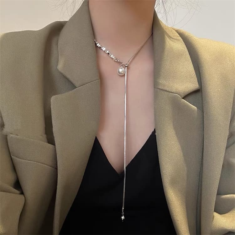 伸縮式真珠ネックレスチェーン 鎖骨ライン上品デザイン