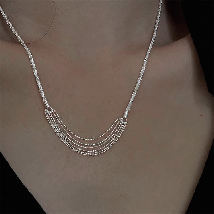 ネックレスチェーン 上品多層チェーン鎖骨ネックレス銀色重ね付け風